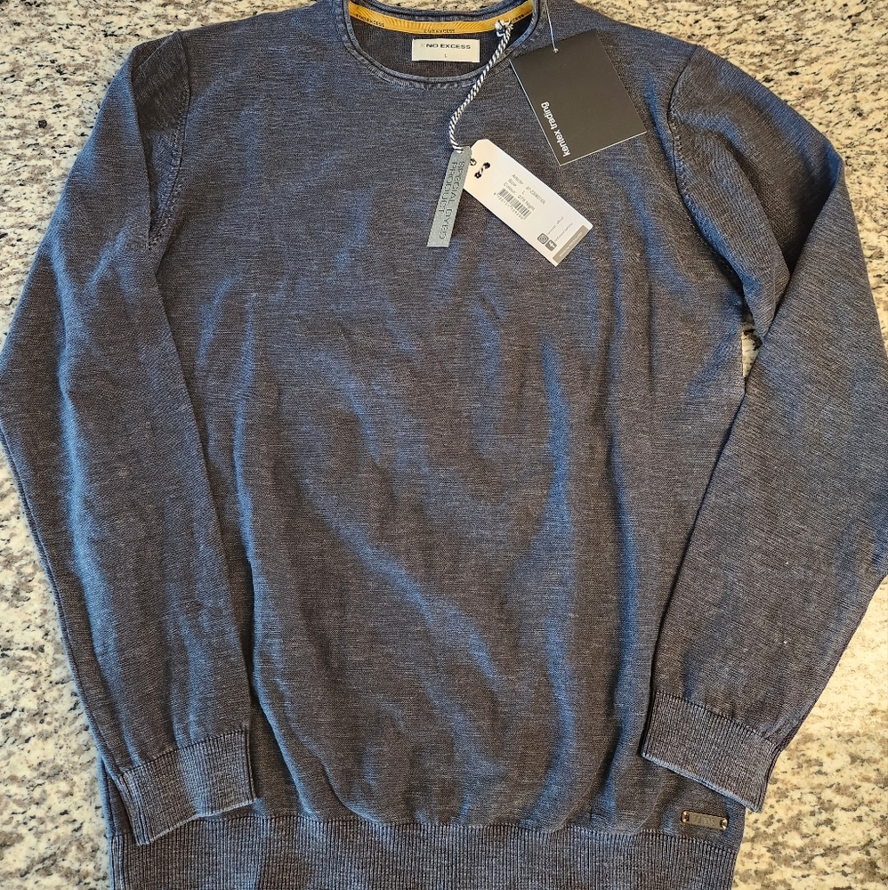 No Excess Mens pull over sweater. Size Large! NEW WITH TAGS!